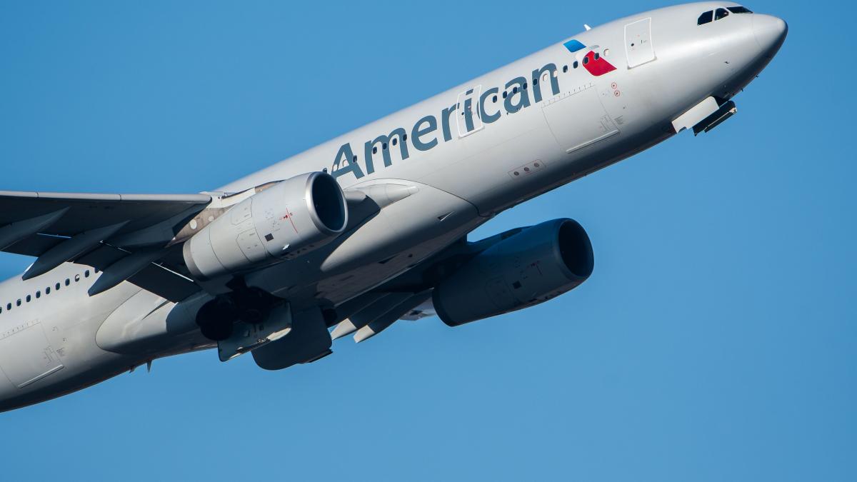 pasager american airlines stewardesa cafea