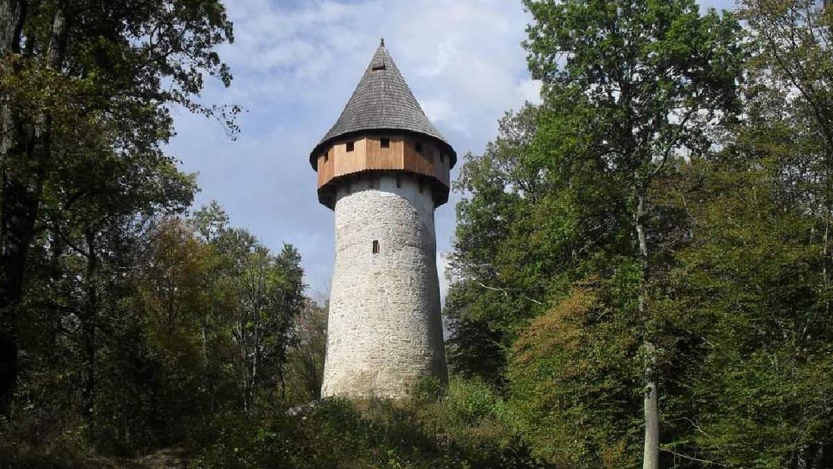 castele si conace secuiesti transformate in pensiuni