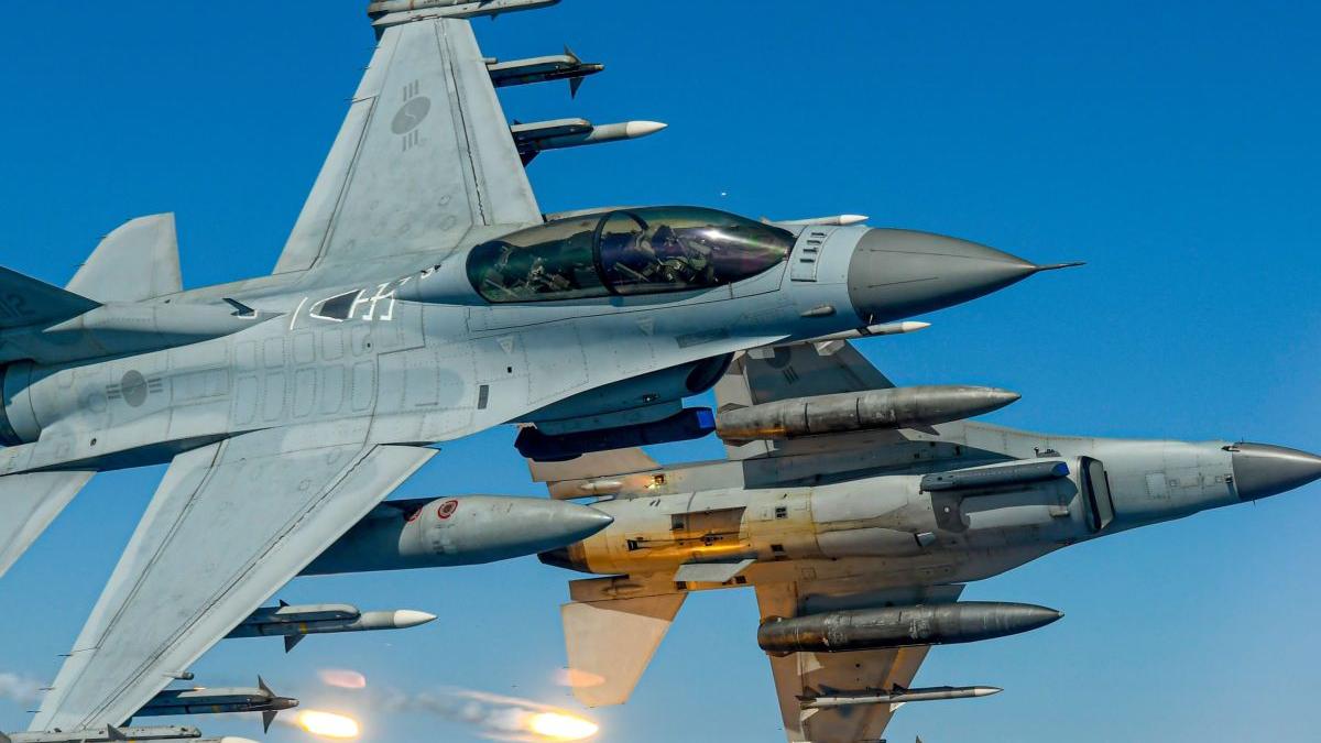 joe biden bombardare tinte militare siria iran f 16 abu kamal