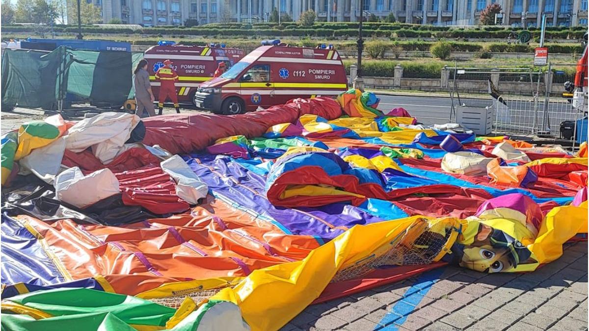 copii raniti tobogan gonflabil piata constitutiei bucuresti