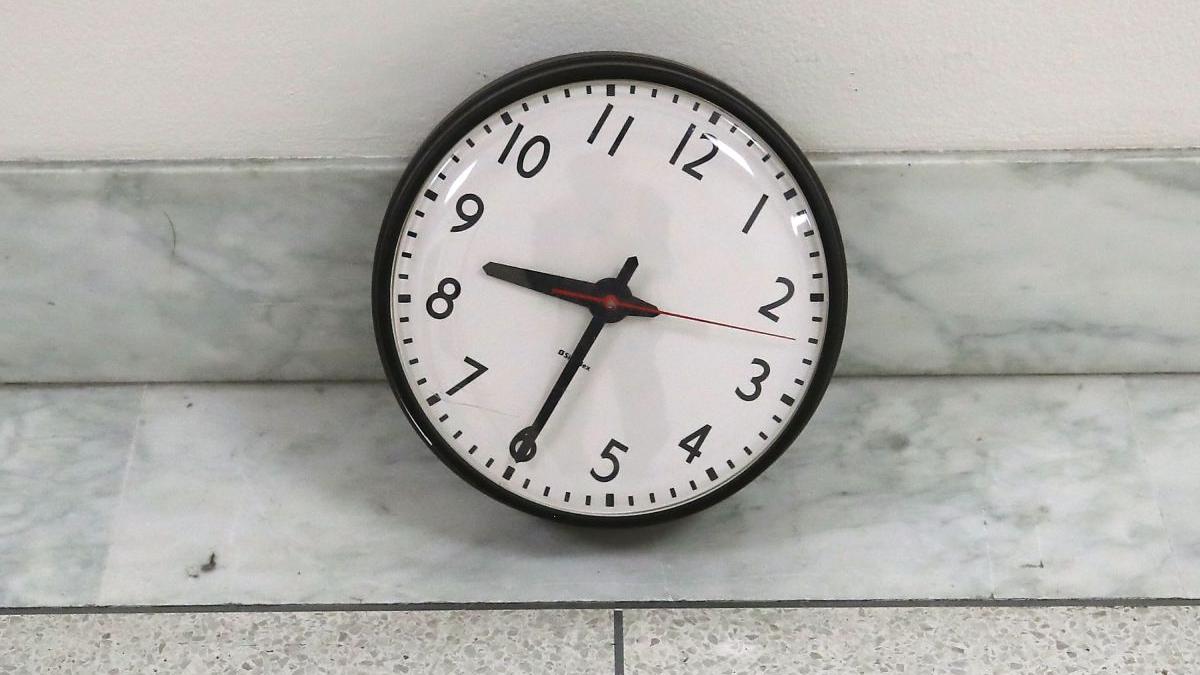 romania ora de iarna ceasuri o ora inapoi