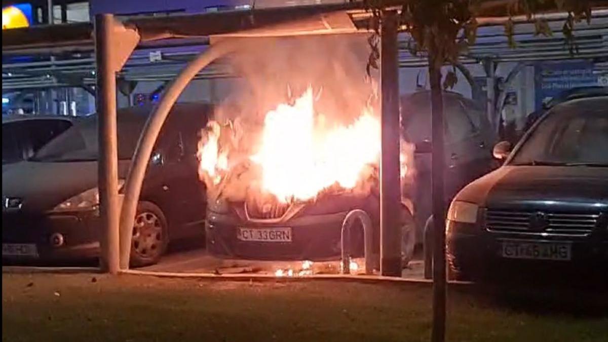 tineri copil cumparaturi magazin constanta incendiu masina flacari