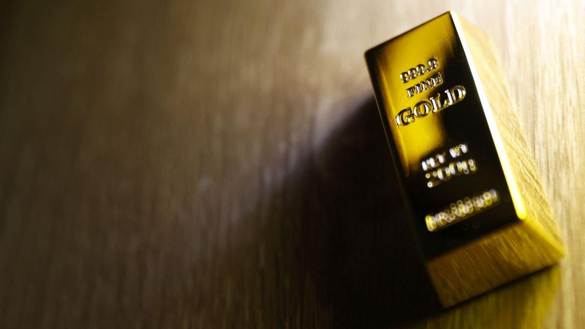 gramul de aur maxim istoric pret petrol creste constant