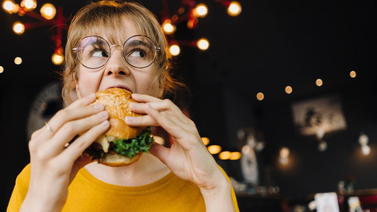 influencer dat afara restaurant a mancat prea mult