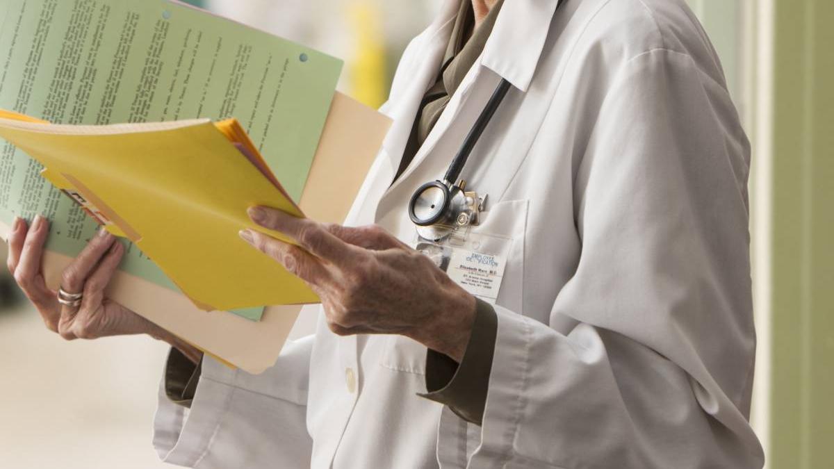 medici functii conducere spitale 70 de ani lege neconstitutionala