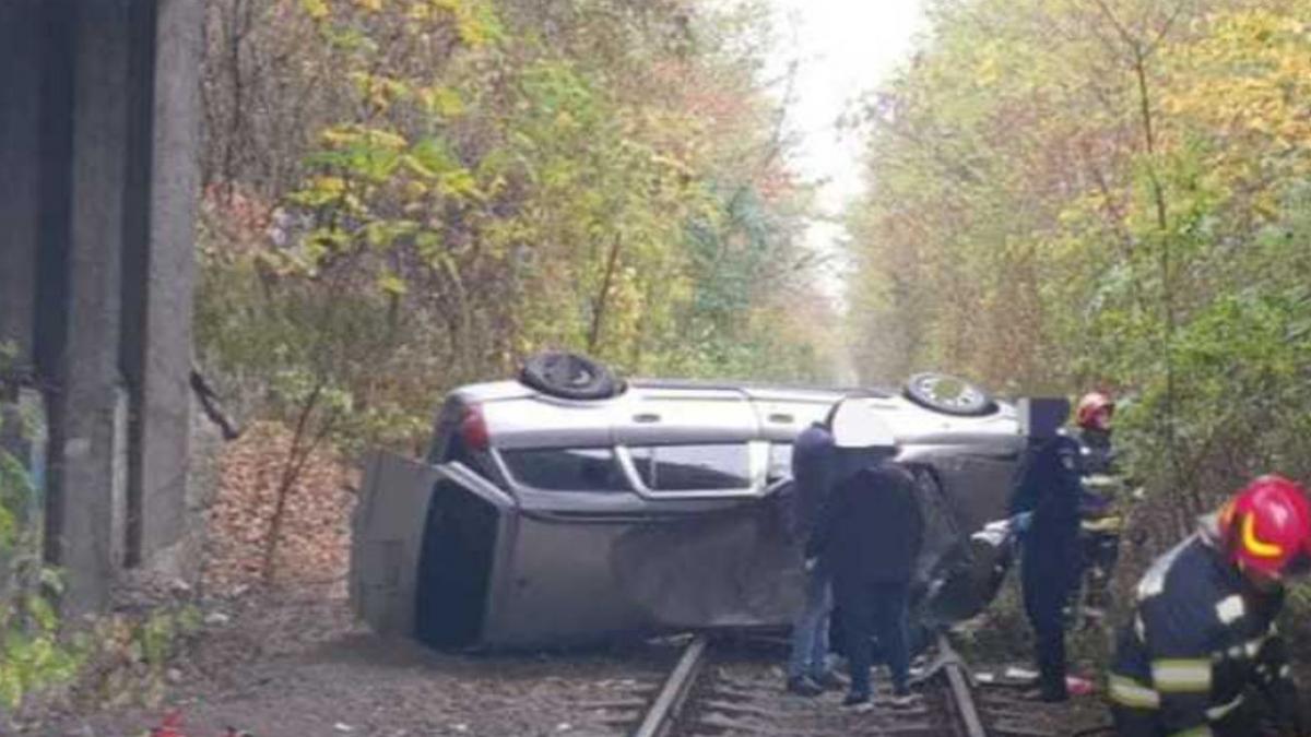 accident dambovita masina cazut pod cale ferata