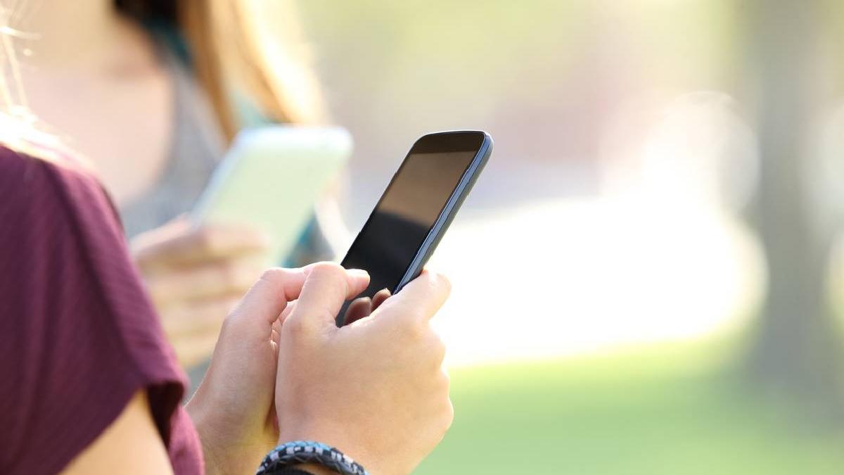 continut ilegal retele sociale