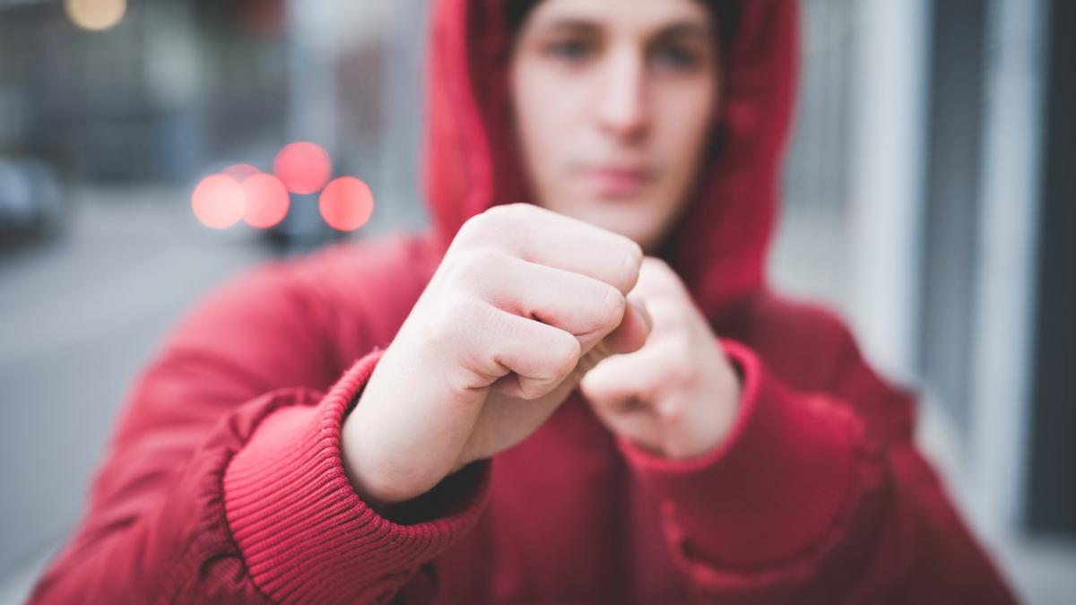 scandal baia mare tanar lovit pumni masini trafic