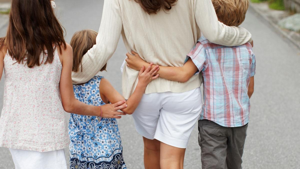 legea pensiilor reducere varsta pensionare femei mama copii nascuti adoptati