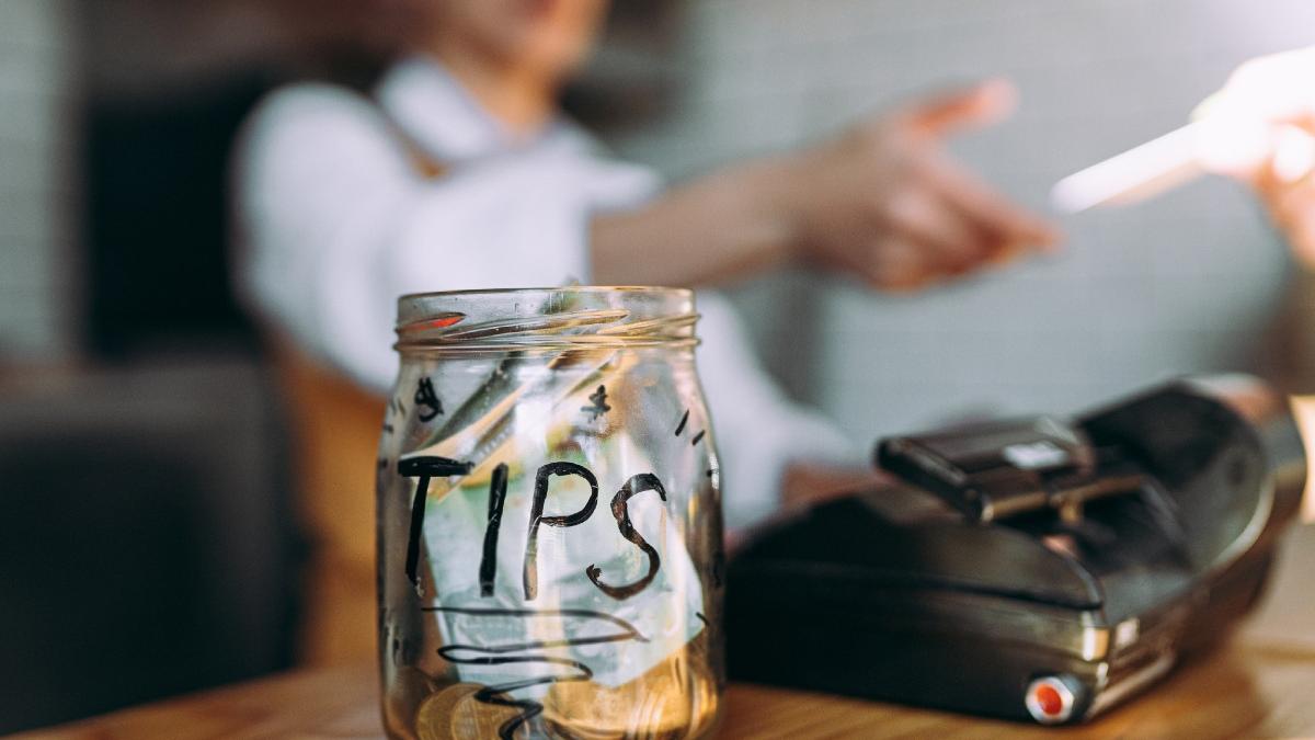 bacsis restaurant sua 10 000 dolari