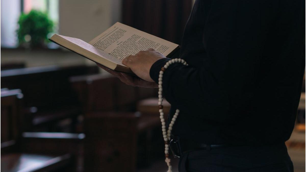 pastor sinucis poze internet haine femei