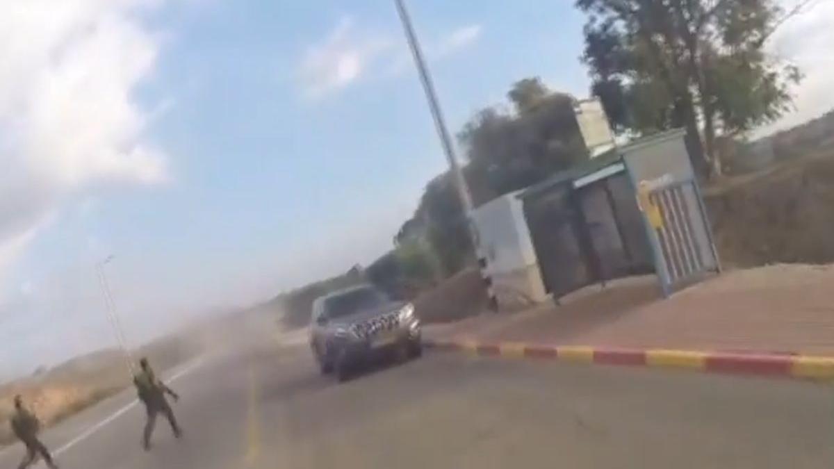 teroristi hamas executa civili raniti fuga festival nova