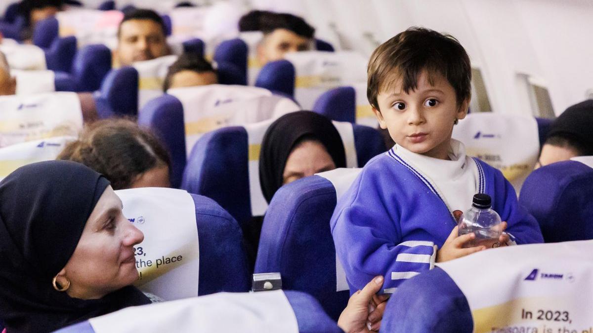 romani salvati fasia gaza ajuns tara aeroport bucuresti