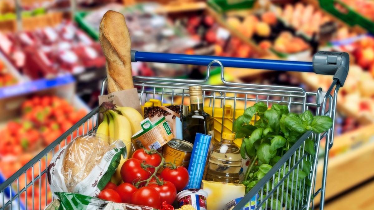 Avertisment FMI: "Urmează scumpiri în lanț și concedieri în masă"