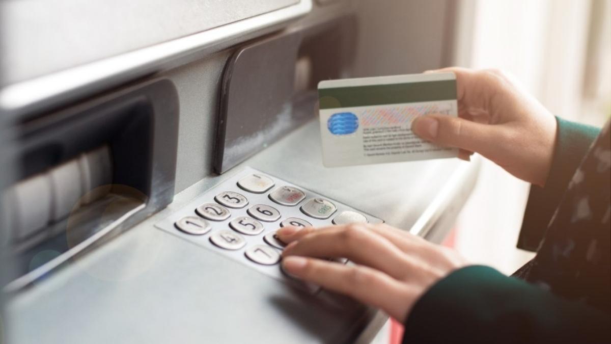 romanca condamnata inchisoare conturi bancare