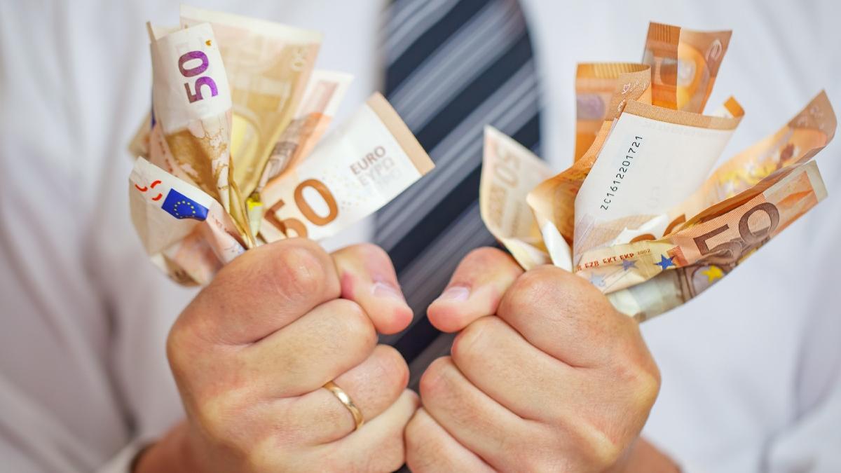 Curs valutar BNR, 15 noiembrie 2023. Leul bate euro şi dolarul american