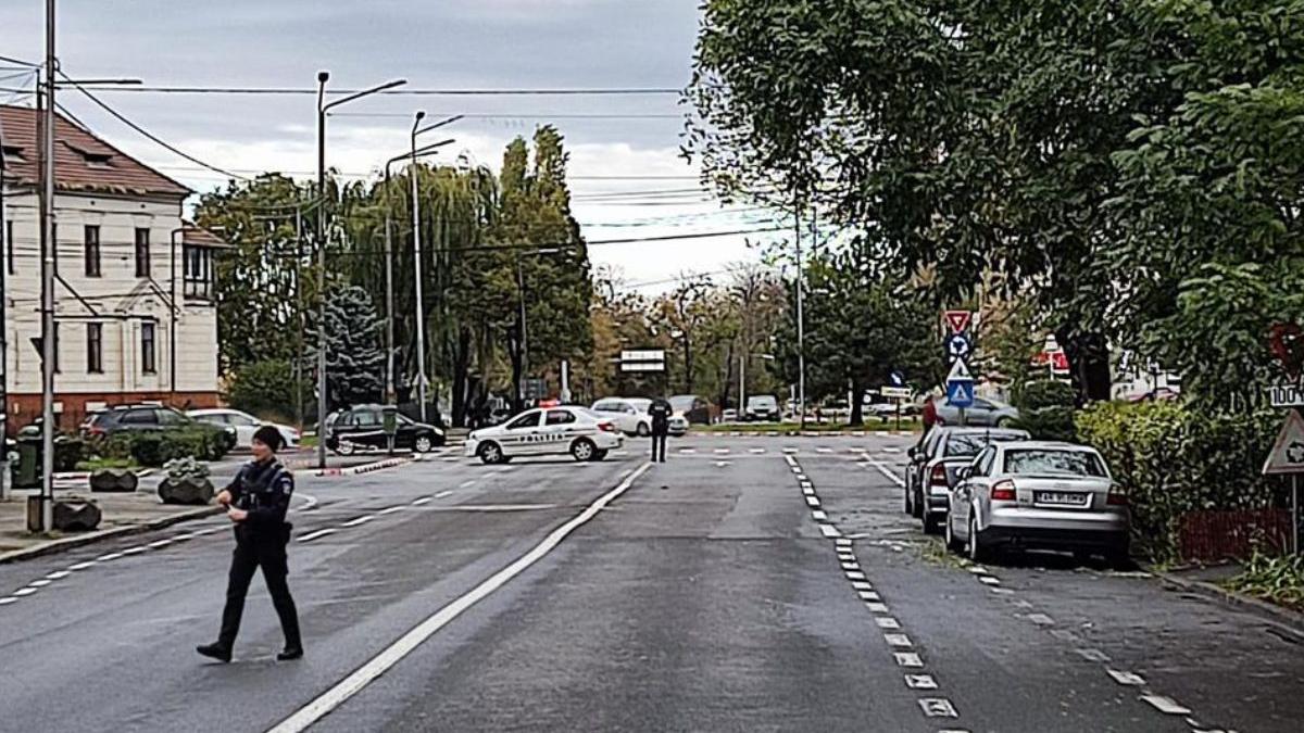 femeie arad sunat 112 bomba montata masina