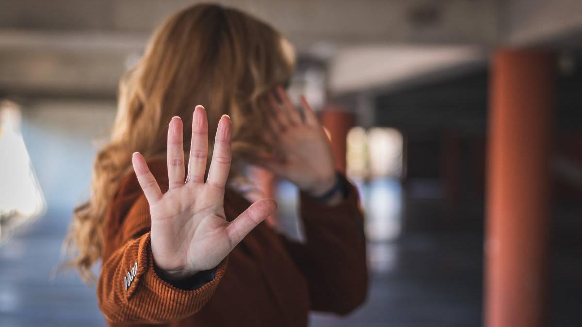 barbat atins femei zone intime statie autobuz bucuresti prins jandarmi