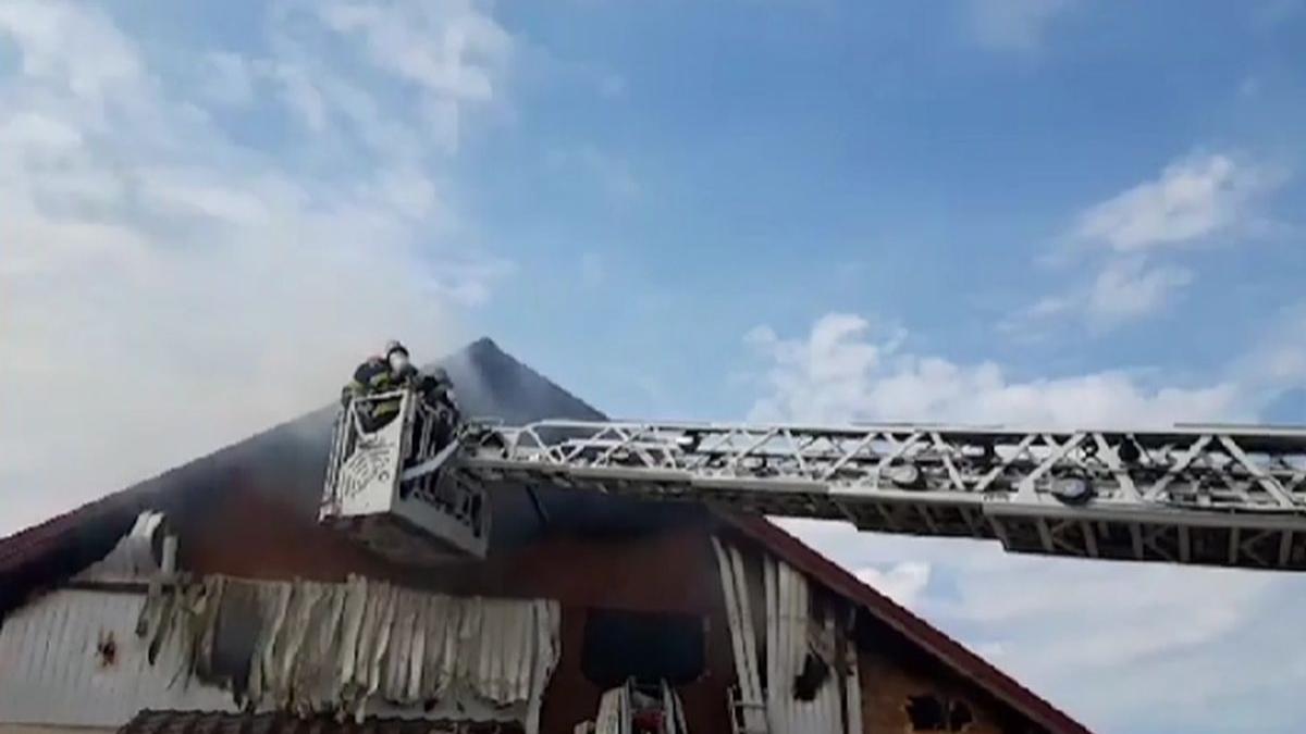 sotia pompier arad incenidat case vecini sotul lucru case facute scrum