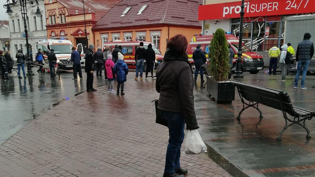 sofer camion inecat bomboana calcat trei oameni trotuar zarnesti brasov
