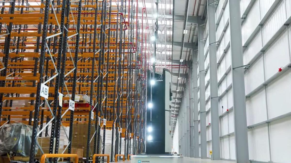 robot creat romani munca depozite cautat companii intreaga lume