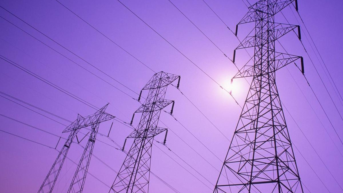 comisia europeana plan 584 miliarde euro adaptare retele electrice energie regenerabila