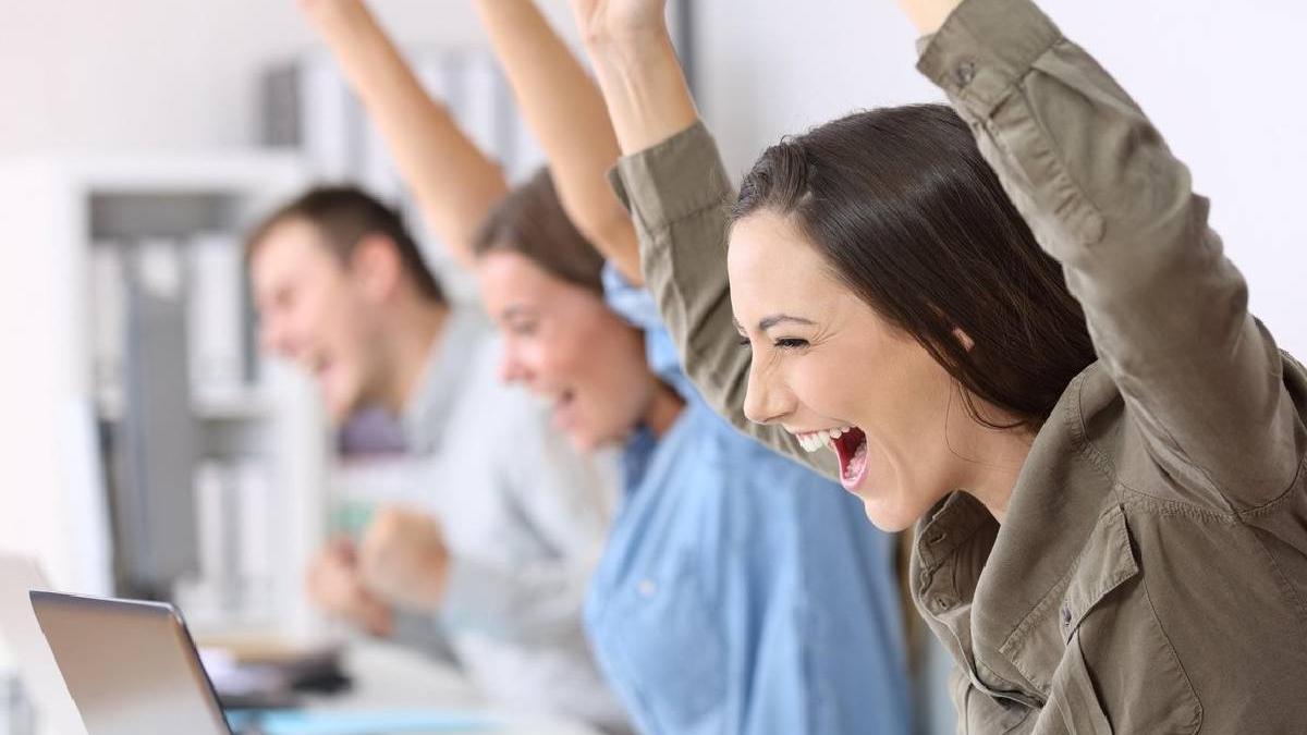 companie ofera angajati 17000 euro prima sarbatori bonus urias