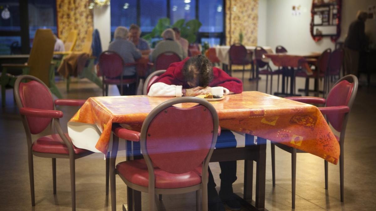 singuratate nopti nedormite dementa obiceiuri scad risc alzheimer 40 la suta