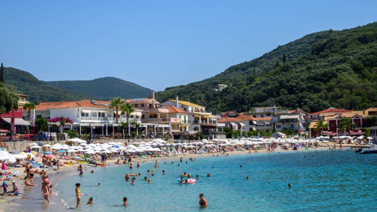 vacante romani grecia scumpe taxa zilnica turisti