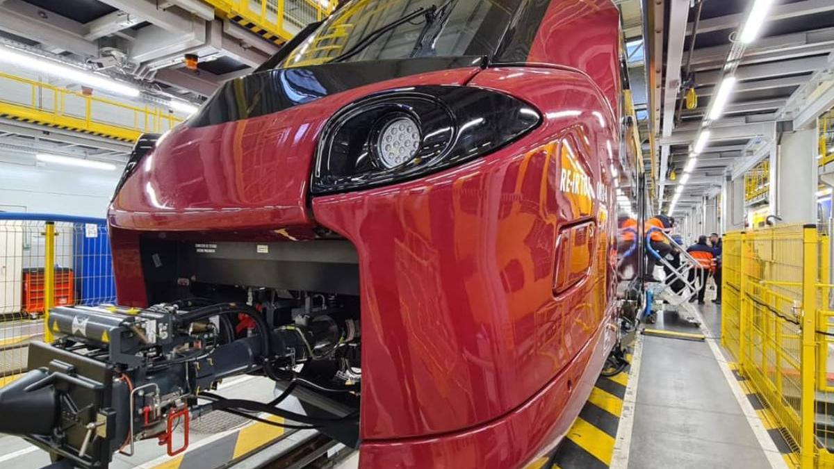 tren electric nou romania circulatie garnitura