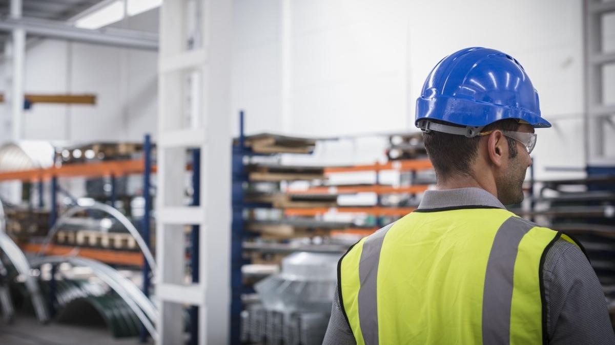 comuna romania fabrica noua sute locuri munca investitie 60 milioane euro