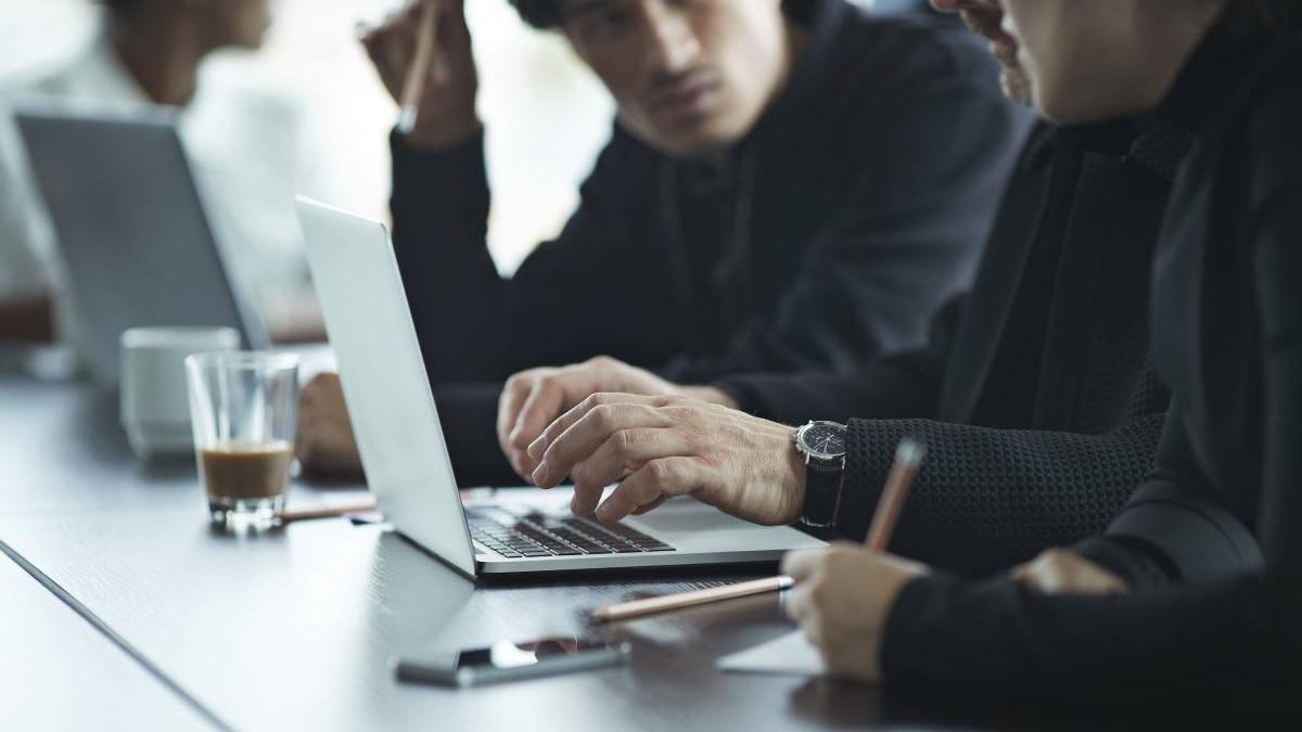 angajati romani salarii 8000 euro luna cursuri