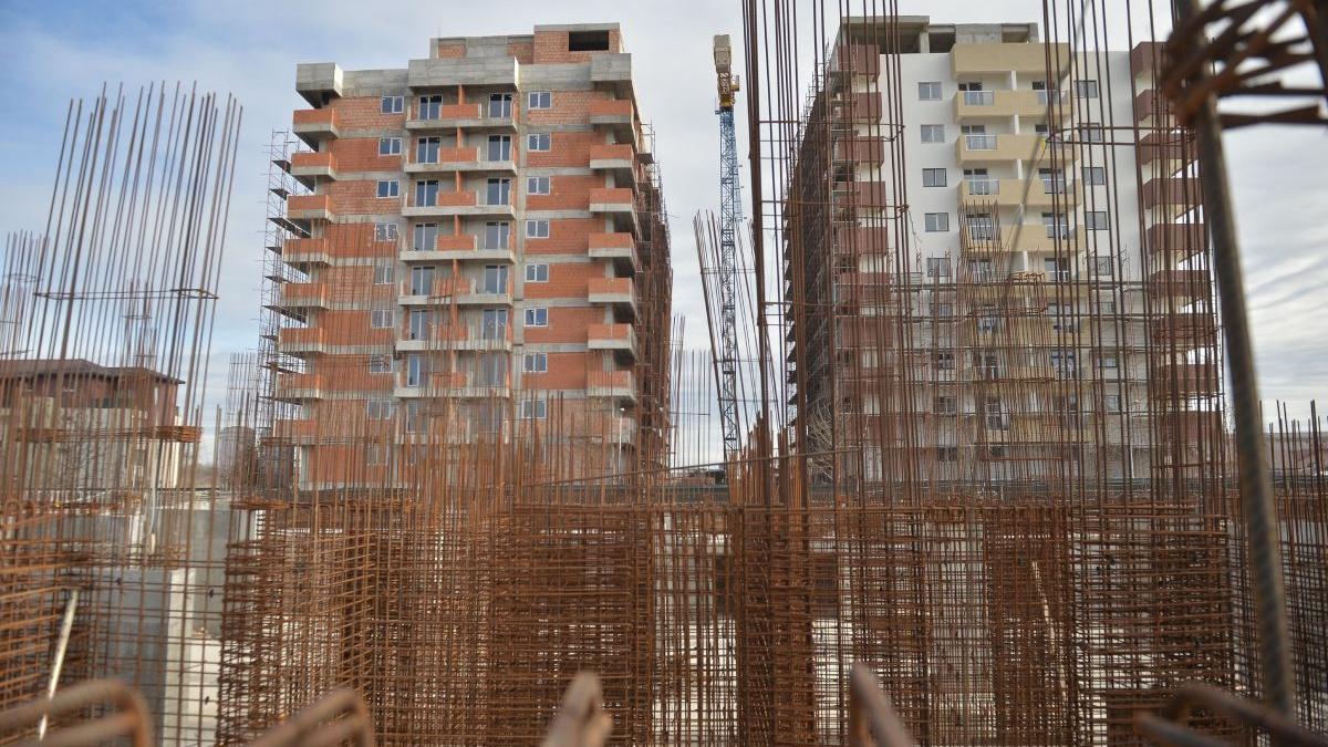 Construcțiile din București, blocate de schimbările legislative făcute de la o zi la alta. Contribuția la PIB a Capitalei a scăzut cu 7% 