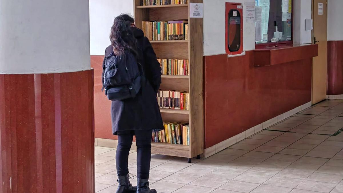 gara constanta biblioteca calatori carti tren