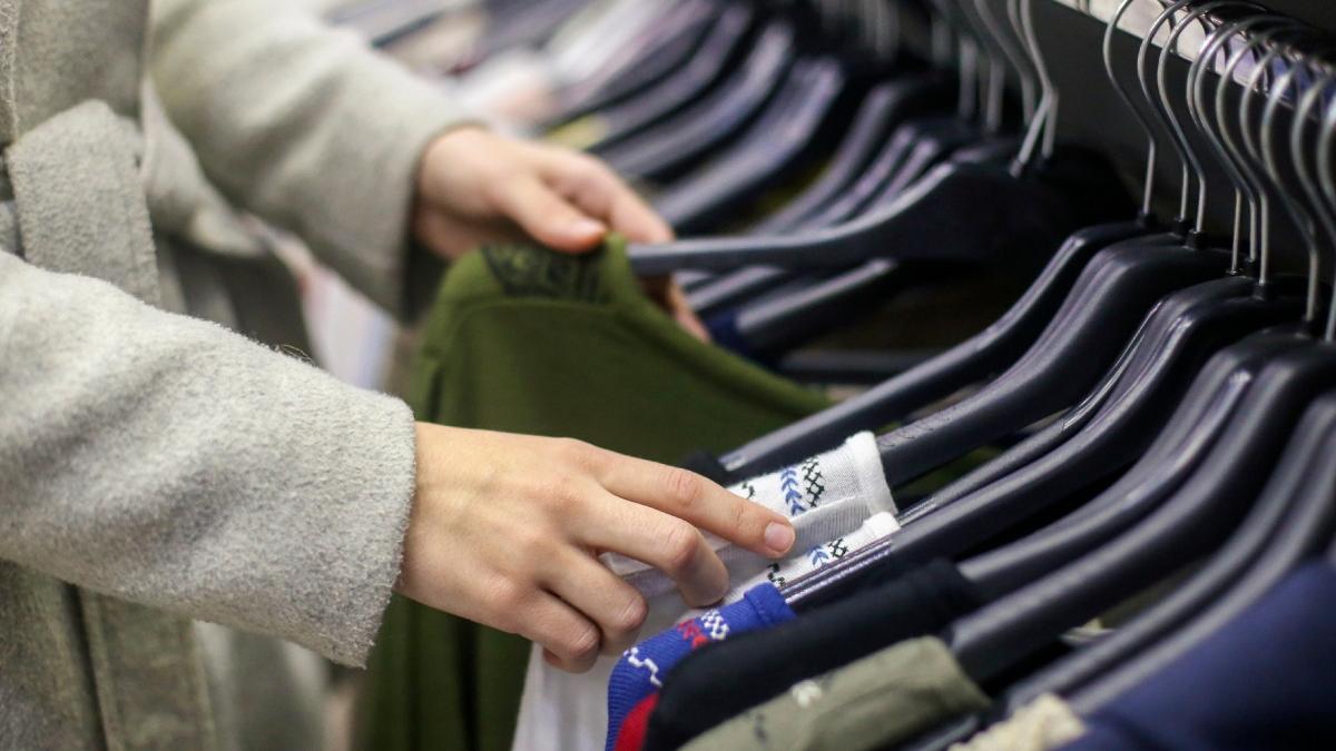 magazin romania produse confiscate anaf haine noi preturi mici decoratii casa