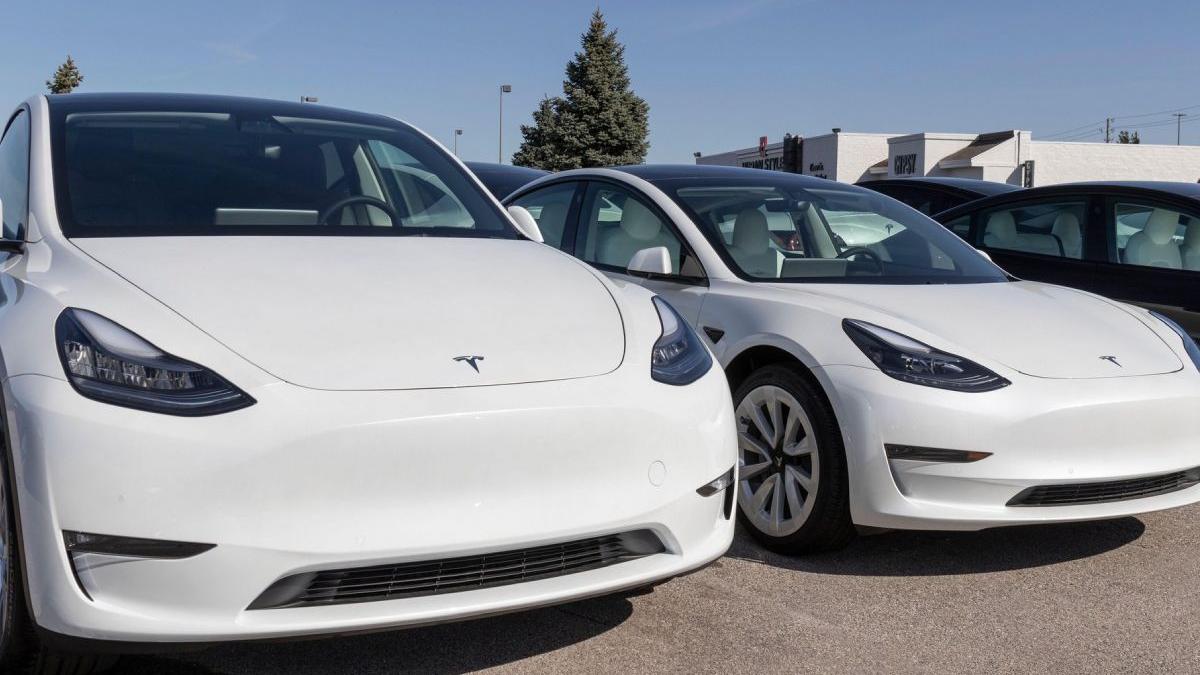 tesla recheama service 2 milioane vehicule sistem conducere autonoma