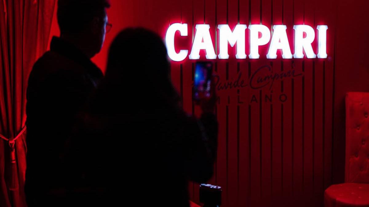 campari cumpara coniac courvoisier suma fabuloasa tranzactie istorica