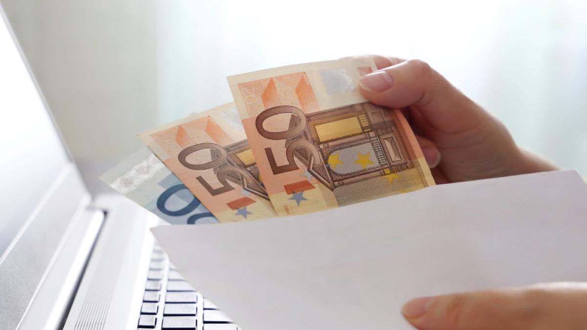 prima bani sarbatori categorie de angajati romania