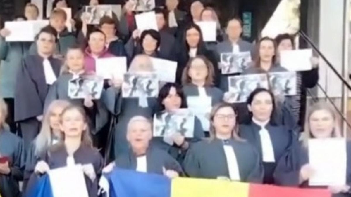 Proteste în Justiție, după ce Guvernul a adoptat Bugetul pe 2024. Grefierii și judecătorii își cer drepturile
