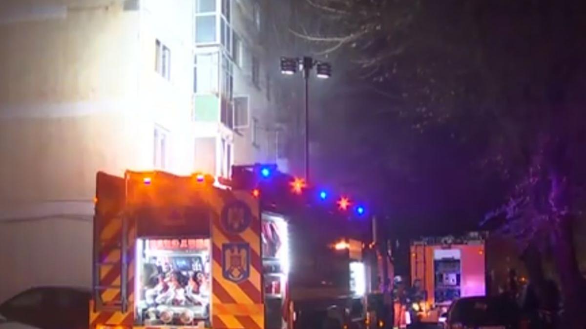 bloc sector 4 luat foc dimineata incendiu candela murim acolo