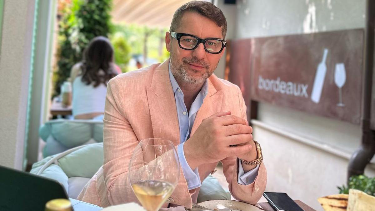 adrian sina a ramas fara bani card pradat hoti