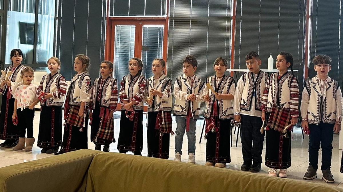 copiii scoala gimnaziala nr 1 jilava colindat redactia antena 3 cnn