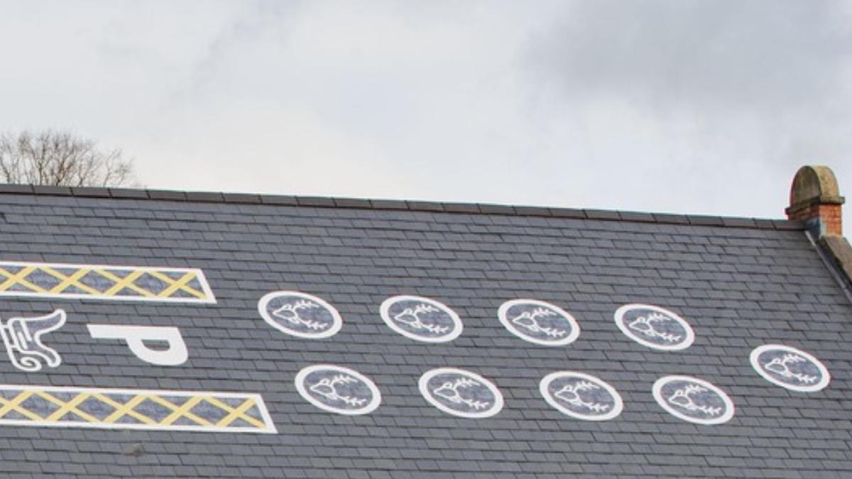 magazin amenajat acoperis spatiu parcare sanie mos craciun 9 reni