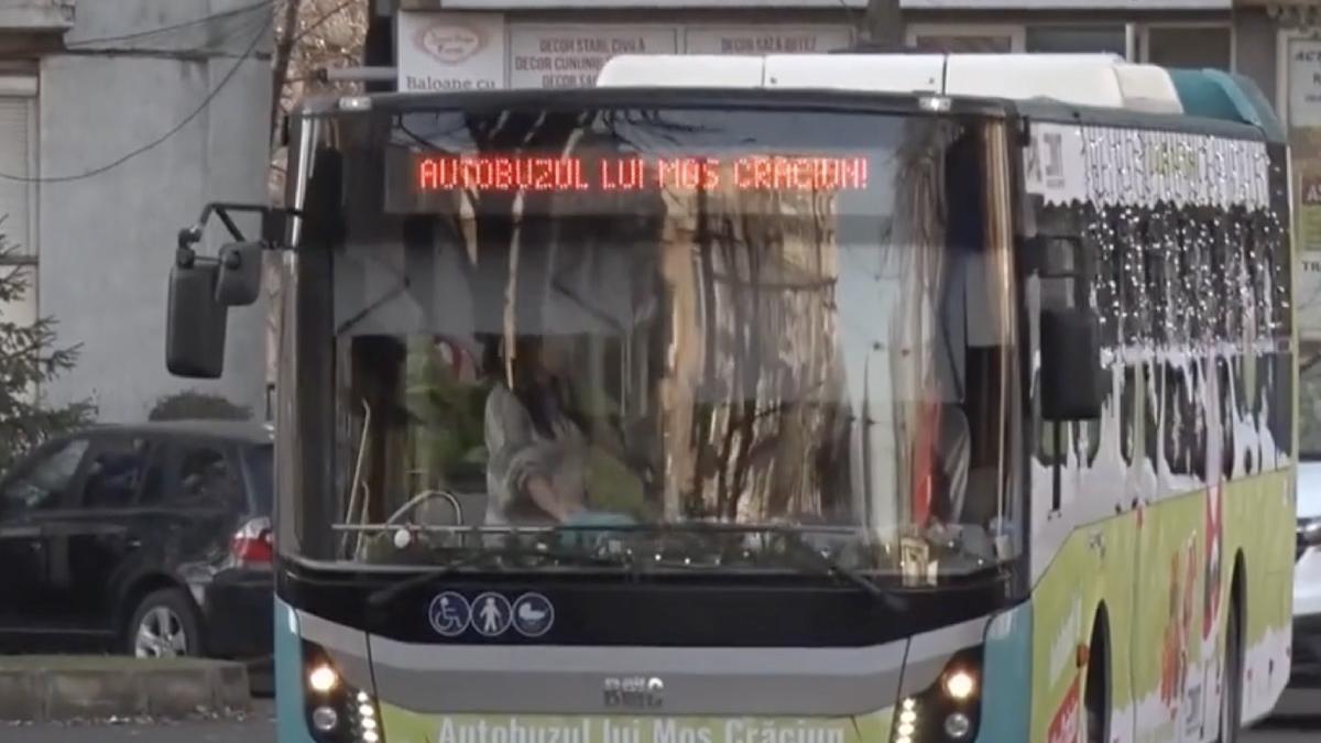 autobuz mos craciun circula galati copiii primesc cadouri