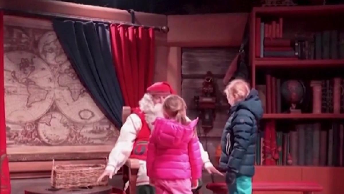 mos craciun laponia cursa in jurul lumii noapte se intampla des adulti