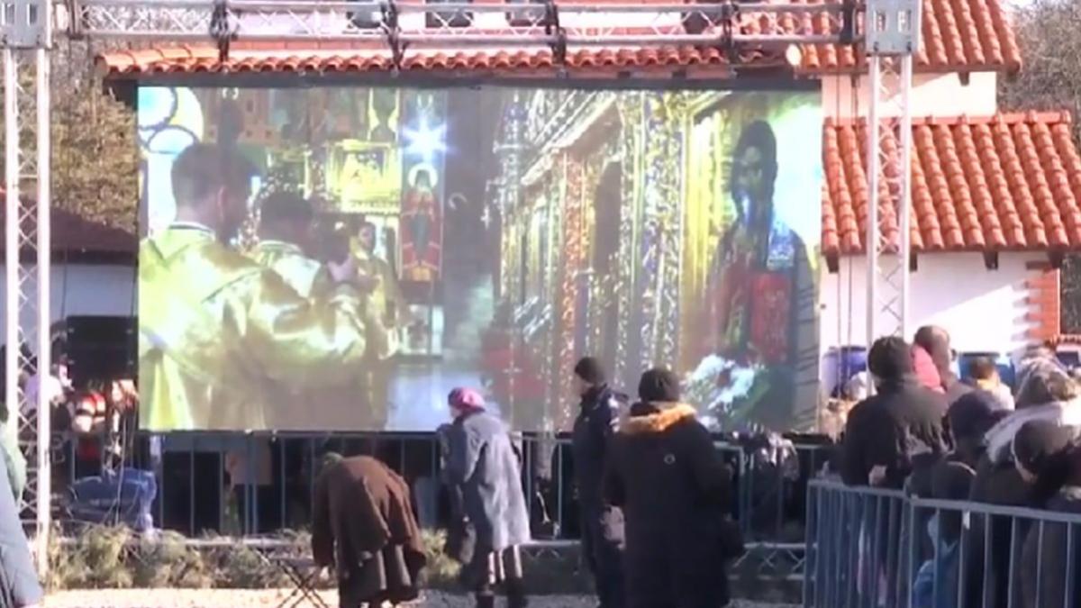 zeci de mii romani darurile magilor manastirea pantocrator contemporani