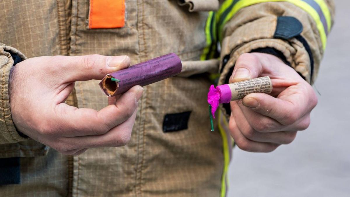 o tona petarde artificii zguduie bucuresti gasite firma sector 3