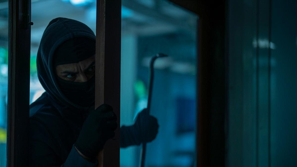 metoda inselatorie falsi colindatori noaptea de revelion avertisment politia romana