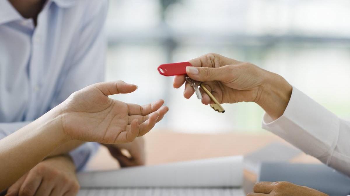 poveste cuplu locuieste numai hoteluri