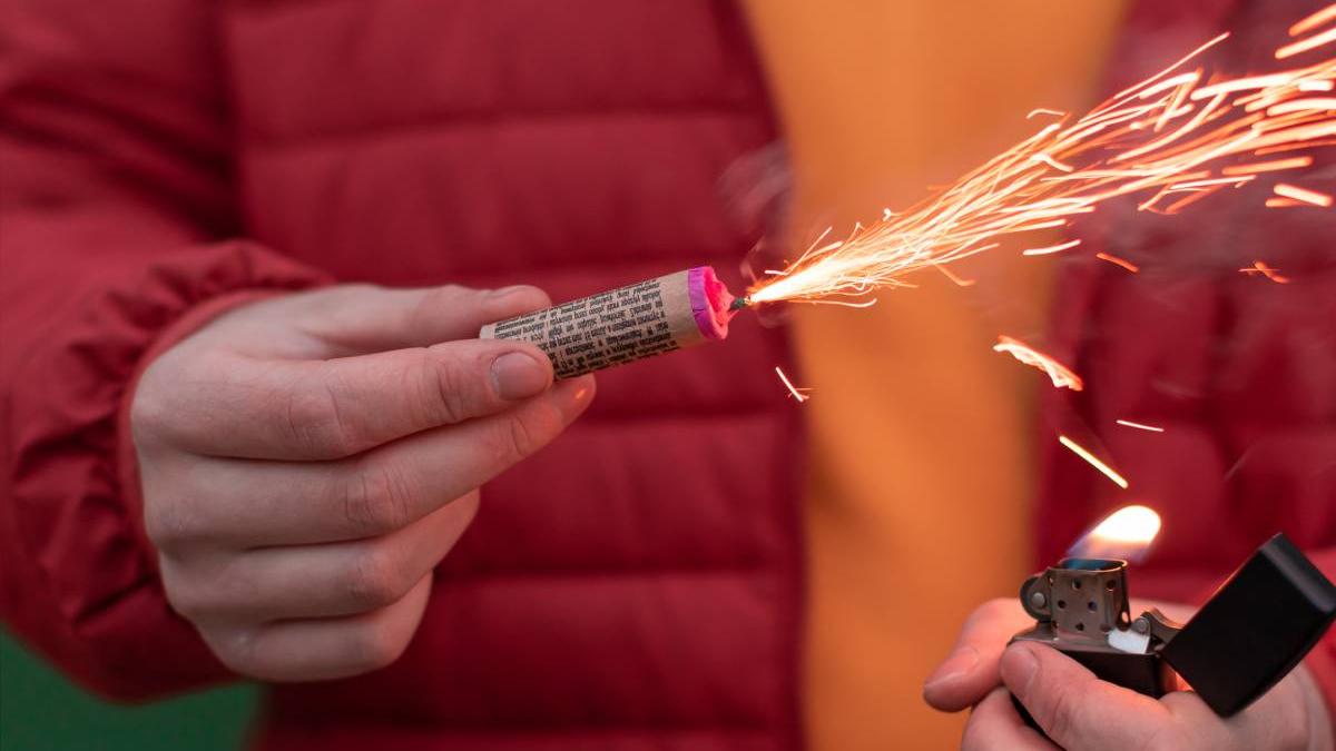 tanara neamt spital barbat aruncat petarda masina